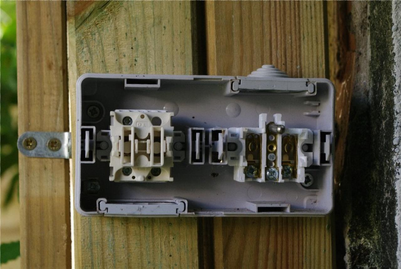 Schema branchement interrupteur sur prise electrique