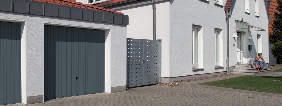 Porte de garage basculante noire