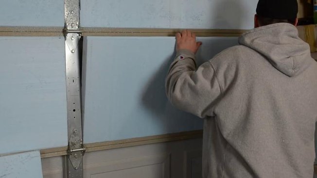 Isoler une porte de garage avec du polystyrène extrudé