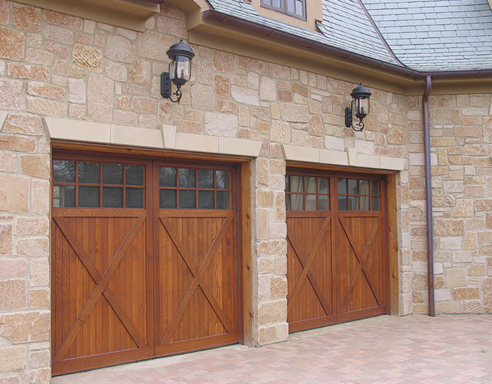 Porte de garage a la francaise en bois