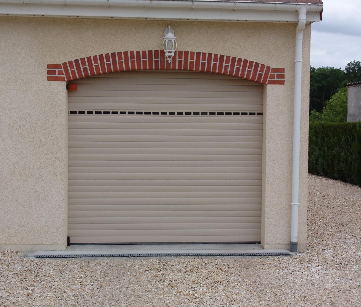 Porte de garage enroulable infracturable
