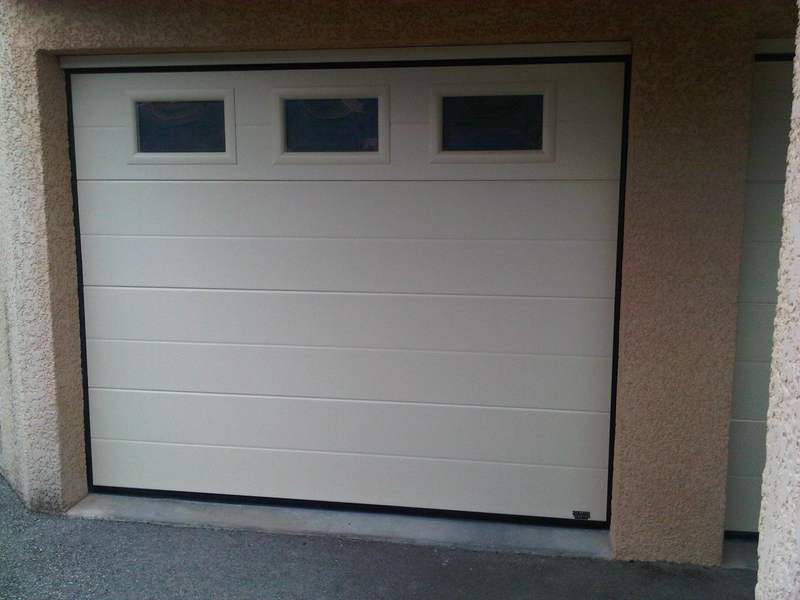 Porte de garage sectionnelle enroulable