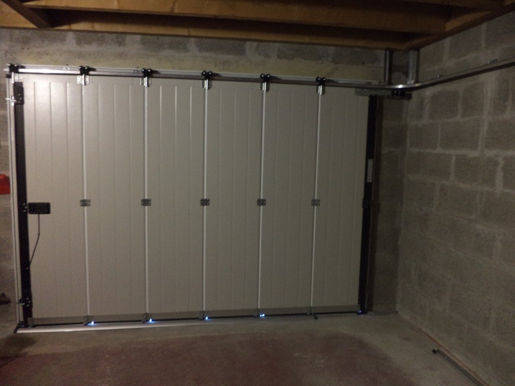 Porte de garage coulissante pvc