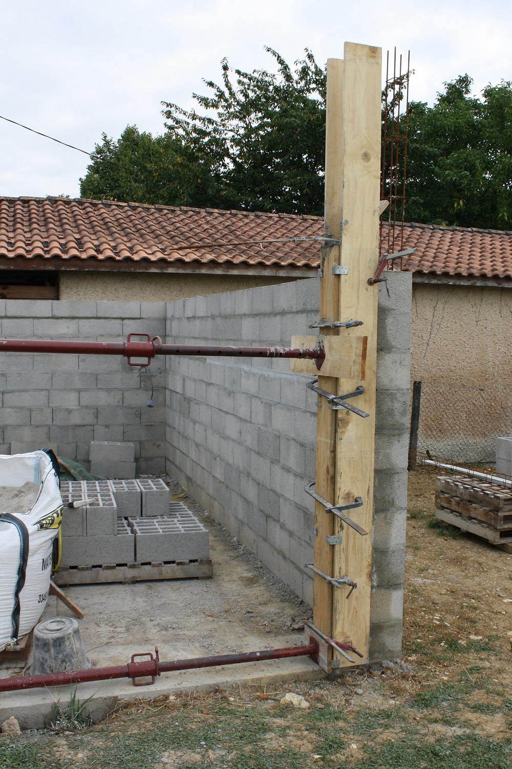 Pilier pour porte de garage