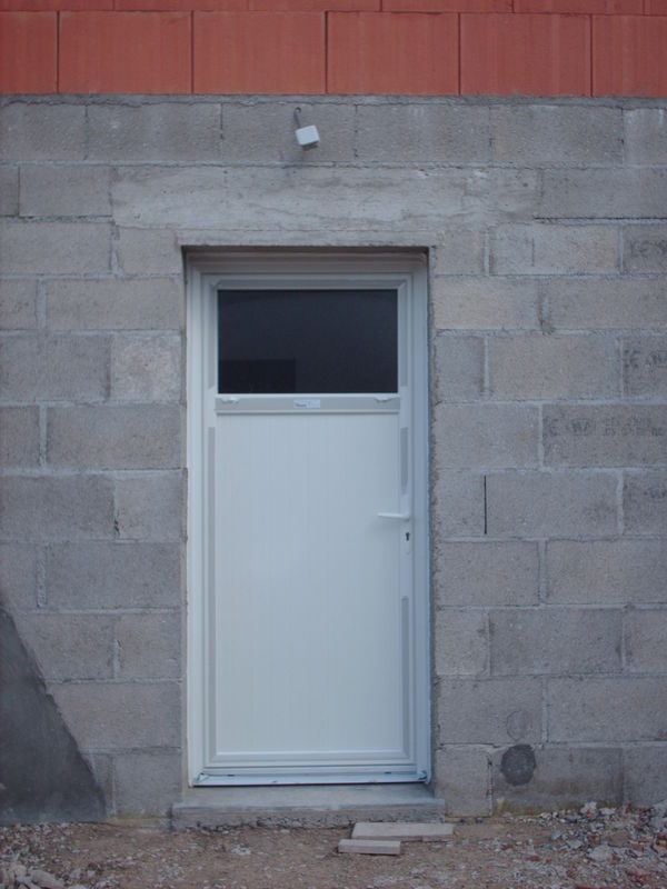 Porte de service de garage