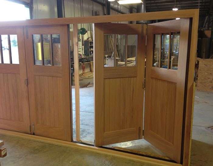 Porte de garage pliante en bois