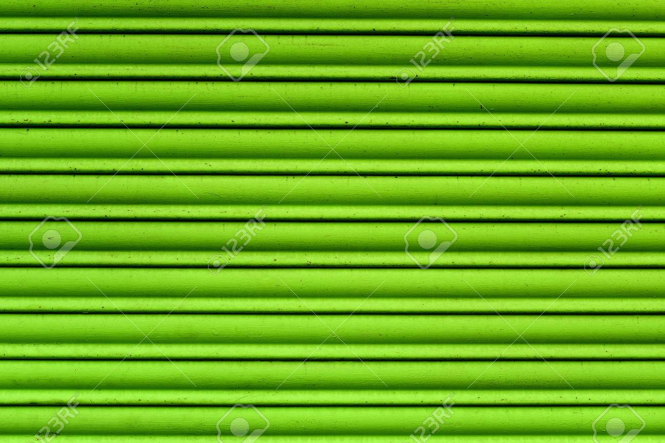 Porte de garage enroulable verte