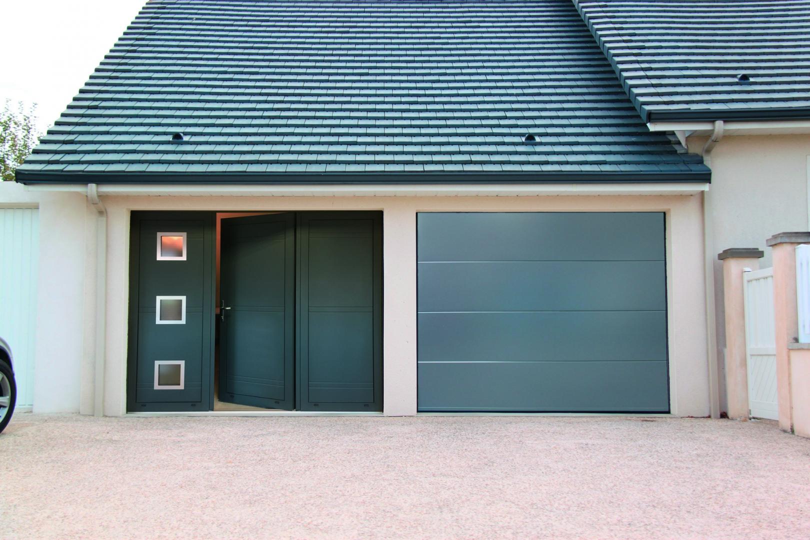 Porte de garage avec moteur intégré
