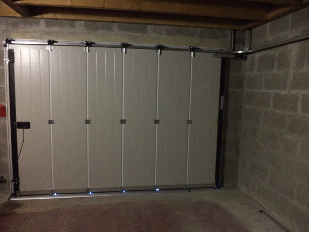 Rail de porte de garage coulissante