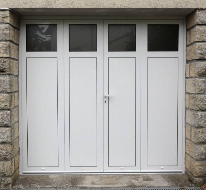 Porte de garage 4 vantaux avec hublots