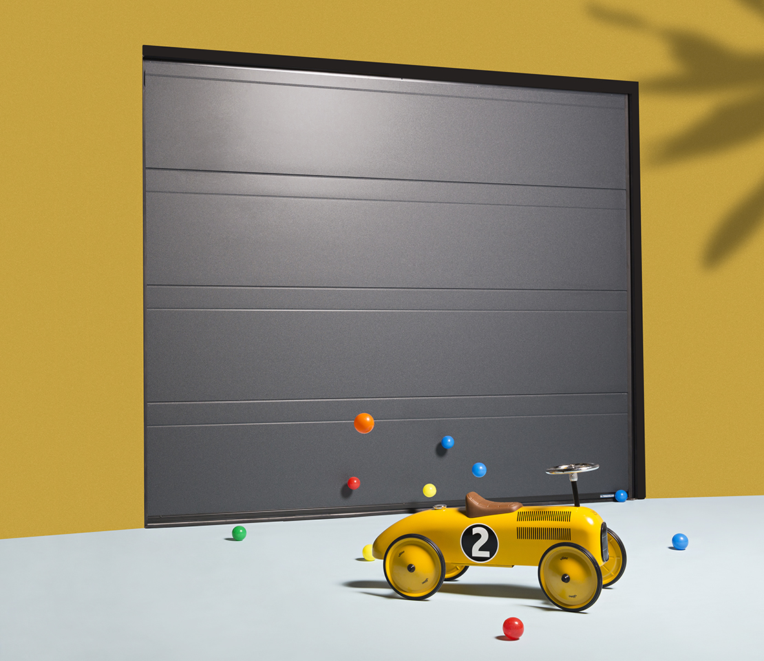 Fixer une porte de garage sectionnelle
