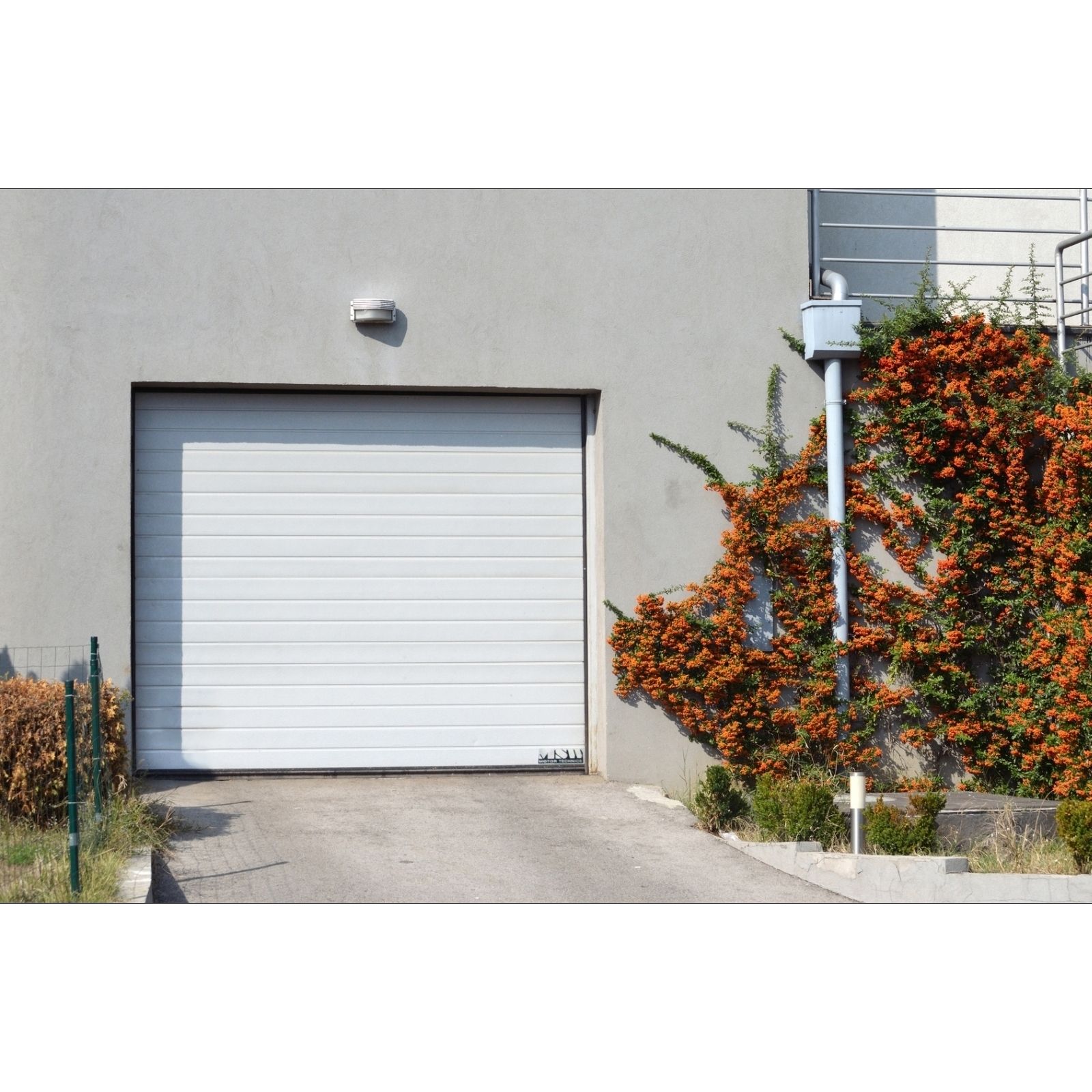 Porte de garage sectionnelle panneau lisse