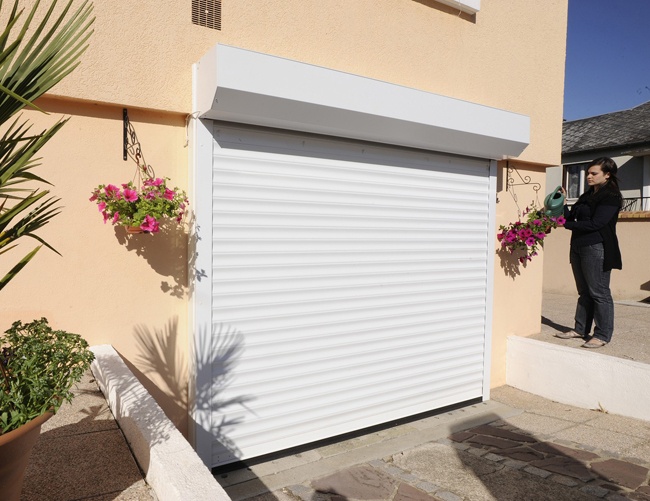 Porte de garage coffre exterieur