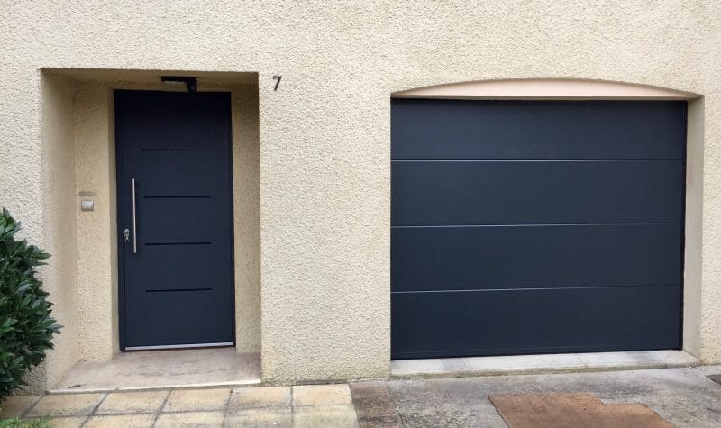 Porte de garage en porte d'entrée