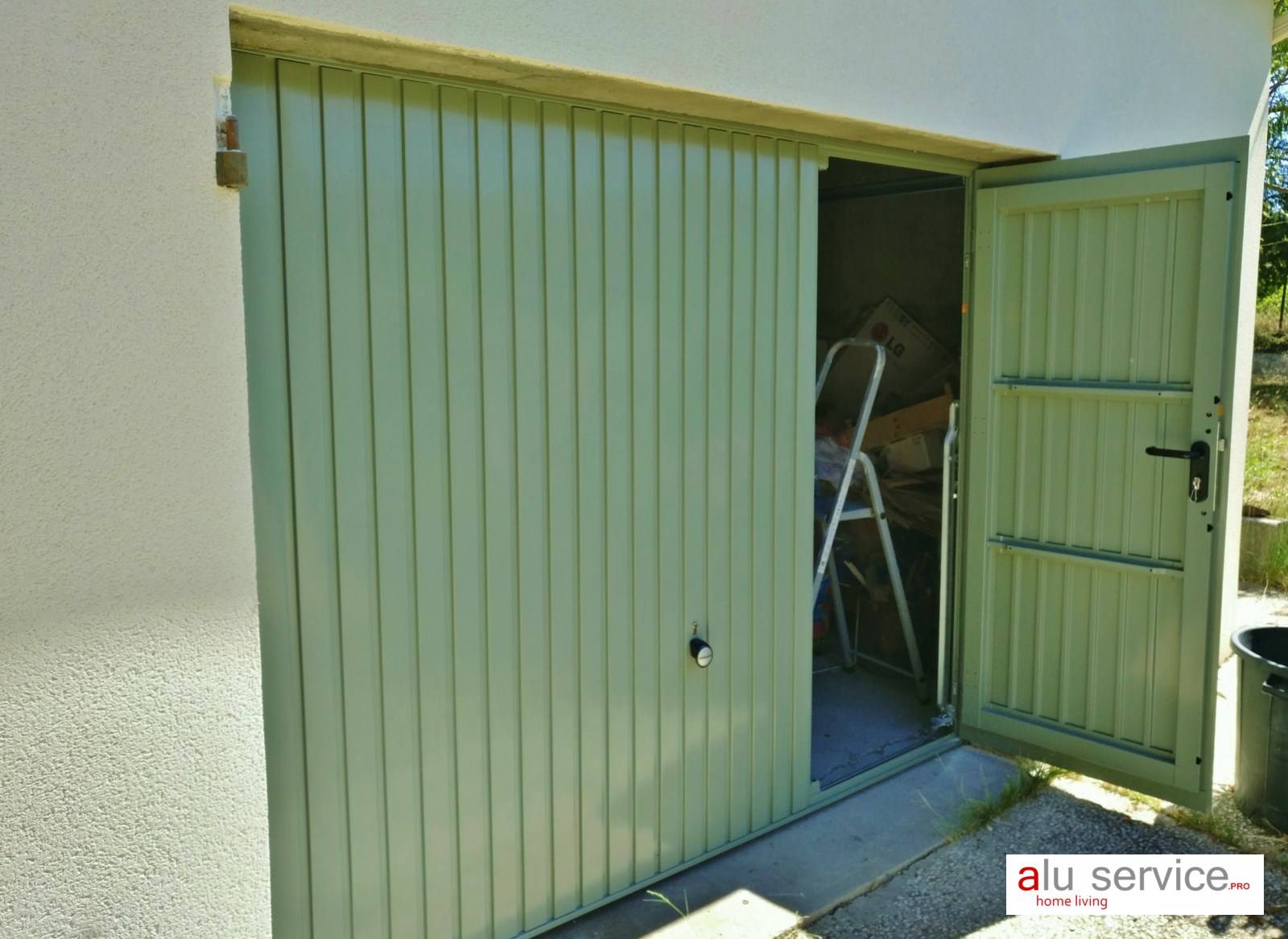 Porte de garage basculante hormann avec portillon