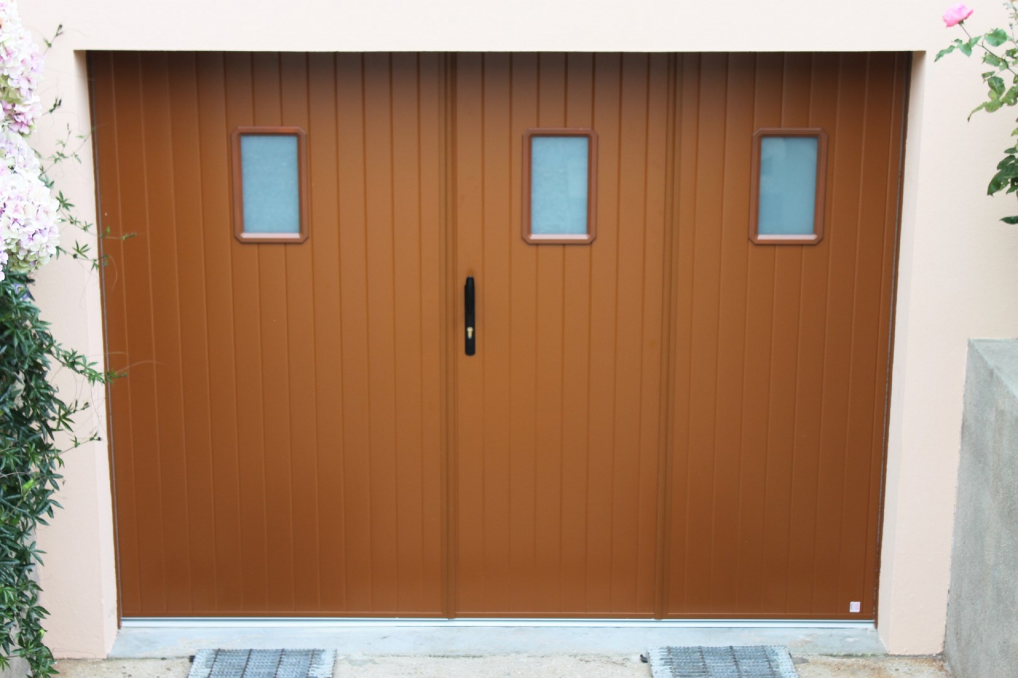 Installer une porte de garage a la francaise