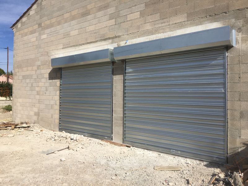 Porte de garage enroulable exterieure