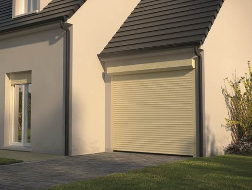 Porte de garage enroulement exterieur