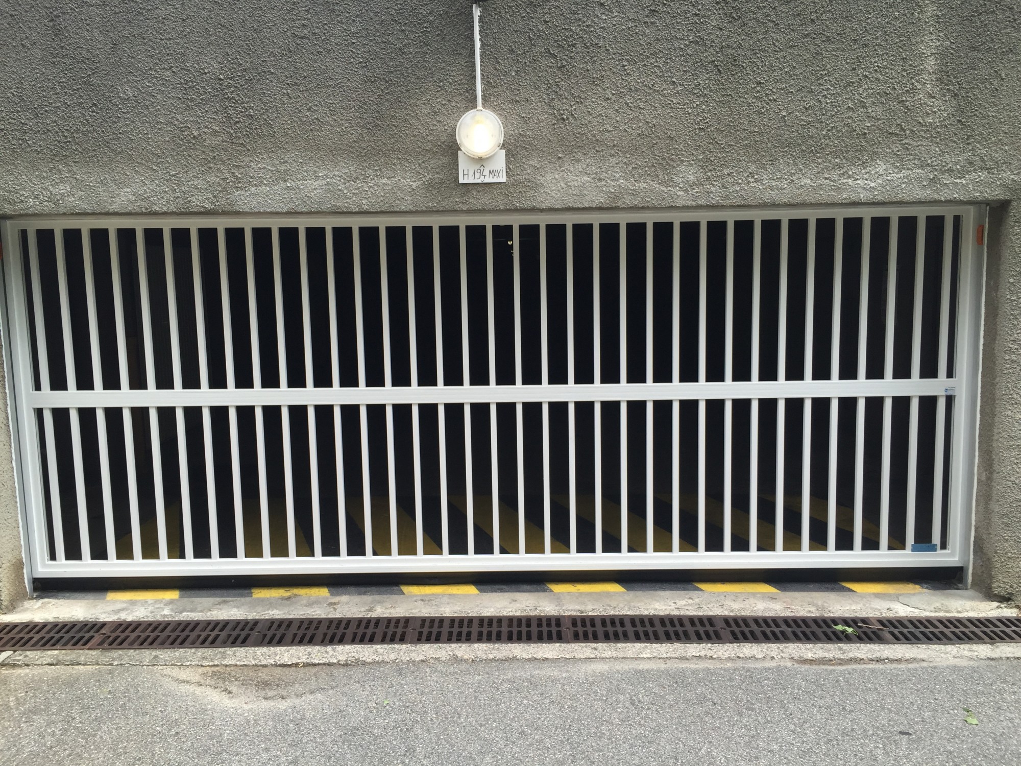 Porte de garage collectif basculante