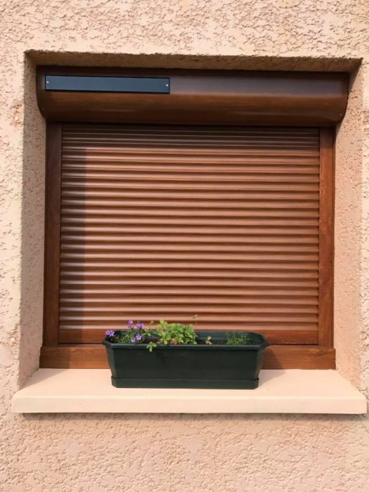 Porte de garage sectionnelle solaire