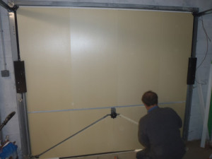 Isoler une porte de garage métallique