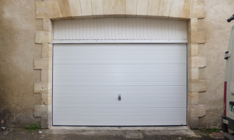 Porte de garage sectionnelle bordeaux