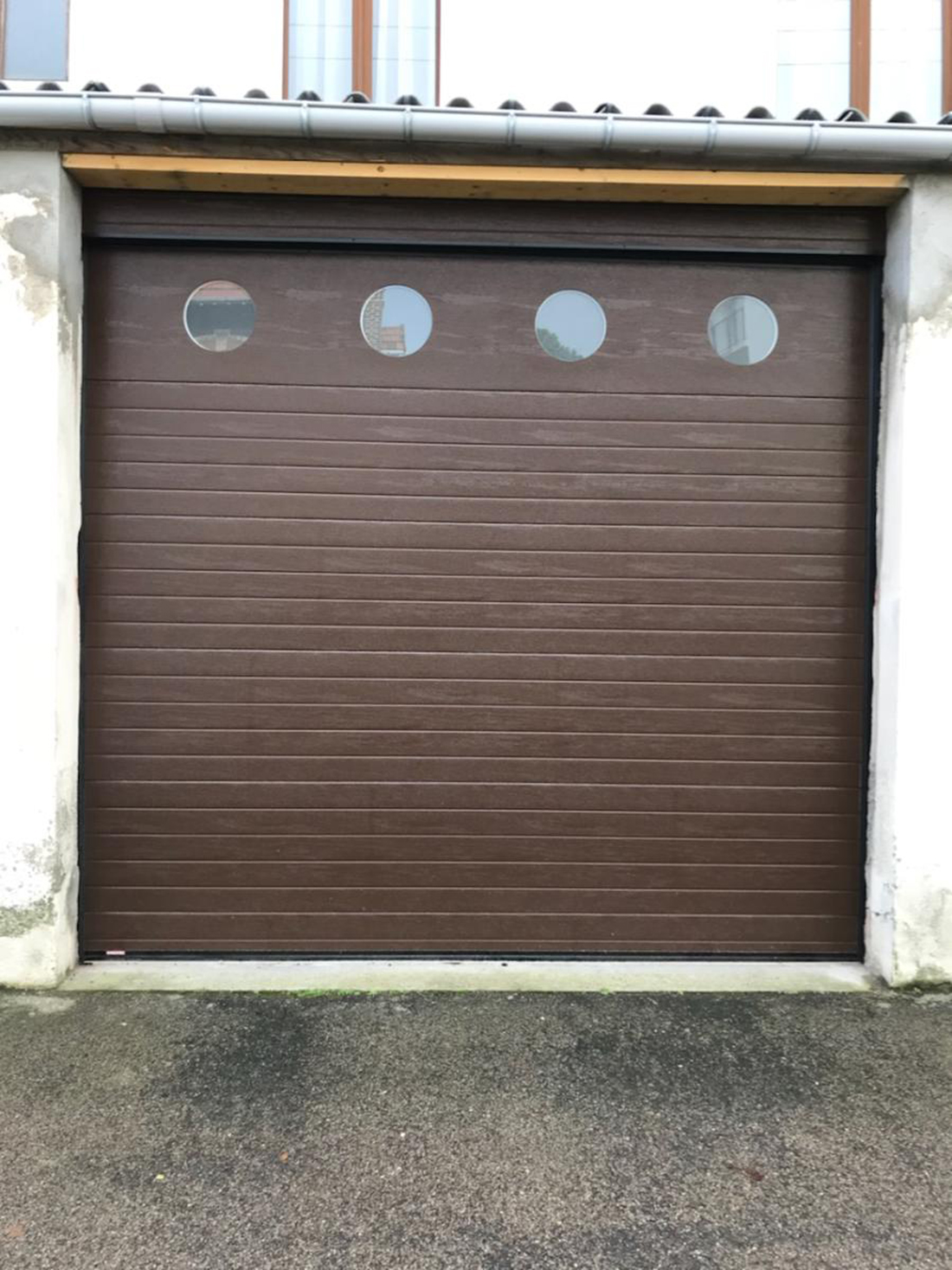 Porte de garage sectionnelle motorisée garatec