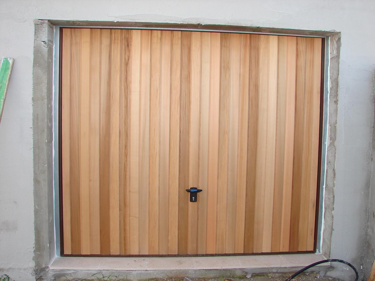 Comment faire une porte de garage coulissante en bois