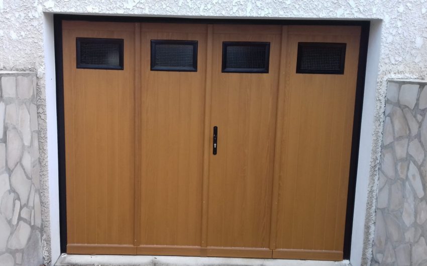 Porte de garage a la francaise