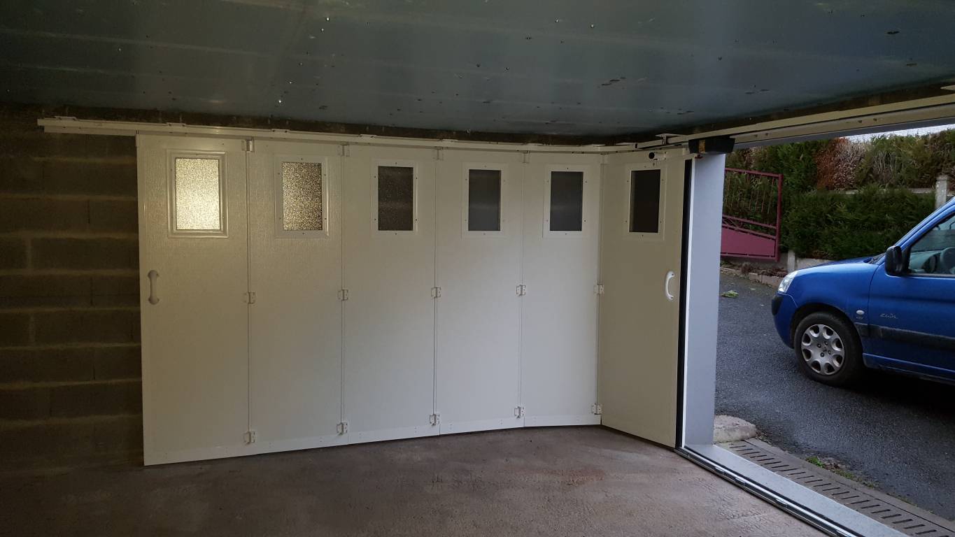 Porte de garage coulissante laterale electrique