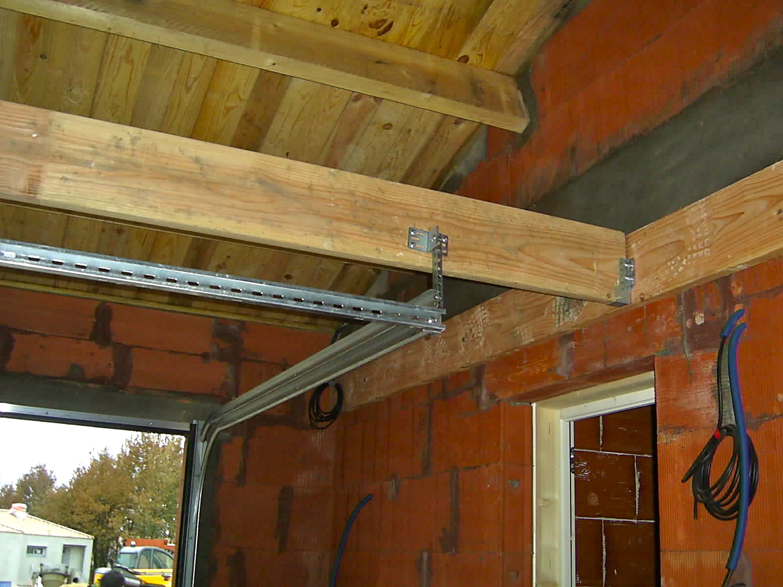 Montage d'une porte de garage sectionnelle