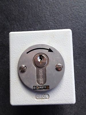 Interrupteur à clé pour porte de garage