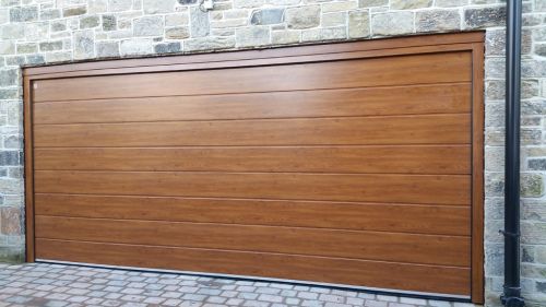 Renovation porte de garage en bois