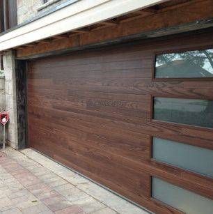 Réparer une porte de garage en bois