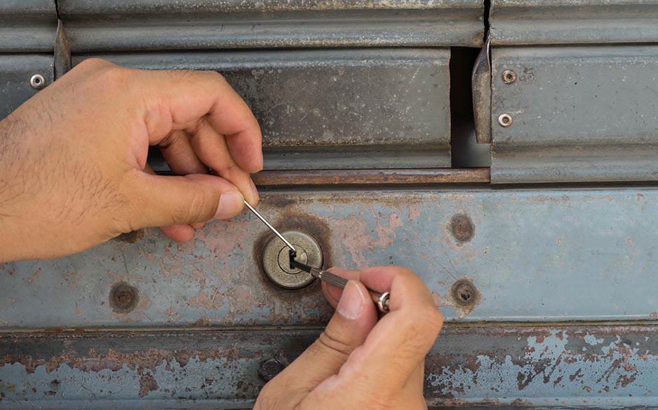 Comment debloquer une porte de garage basculante