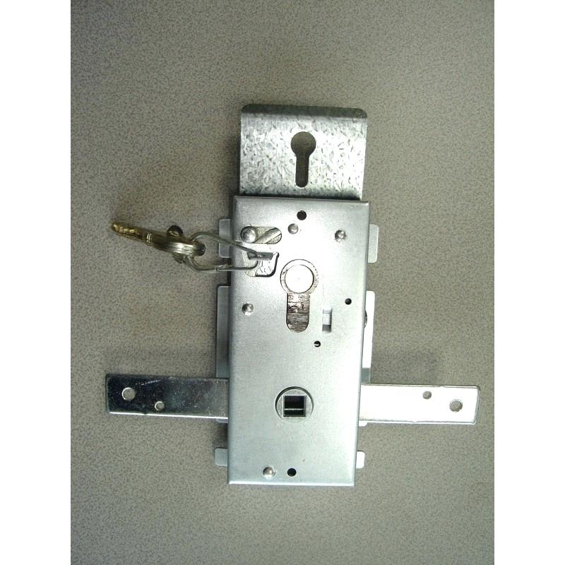 Changer une serrure de porte de garage