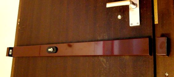 Renforcer une porte de garage en bois