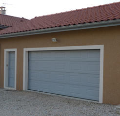 Porte de garage pont du chateau