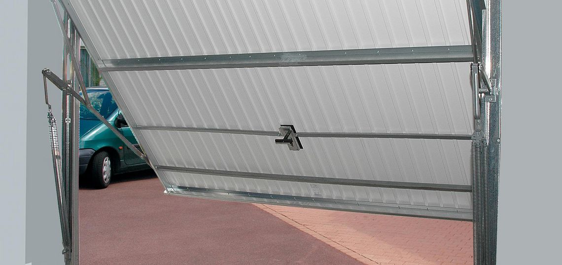 Ouverture porte de garage basculante