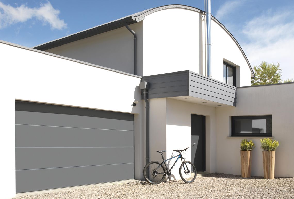Porte de garage enroulable sur batterie