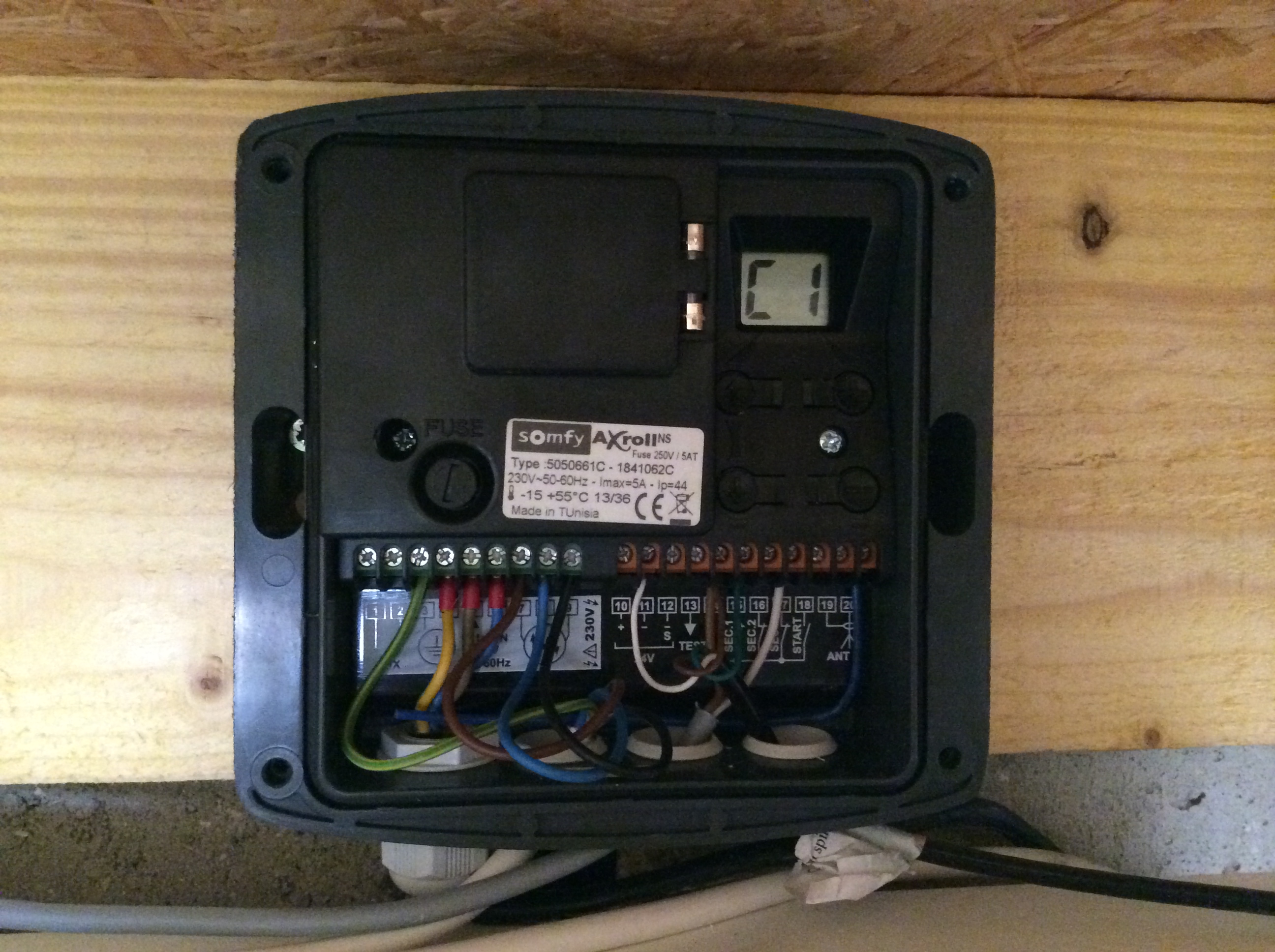 Ma porte de garage s ouvre toute seule somfy