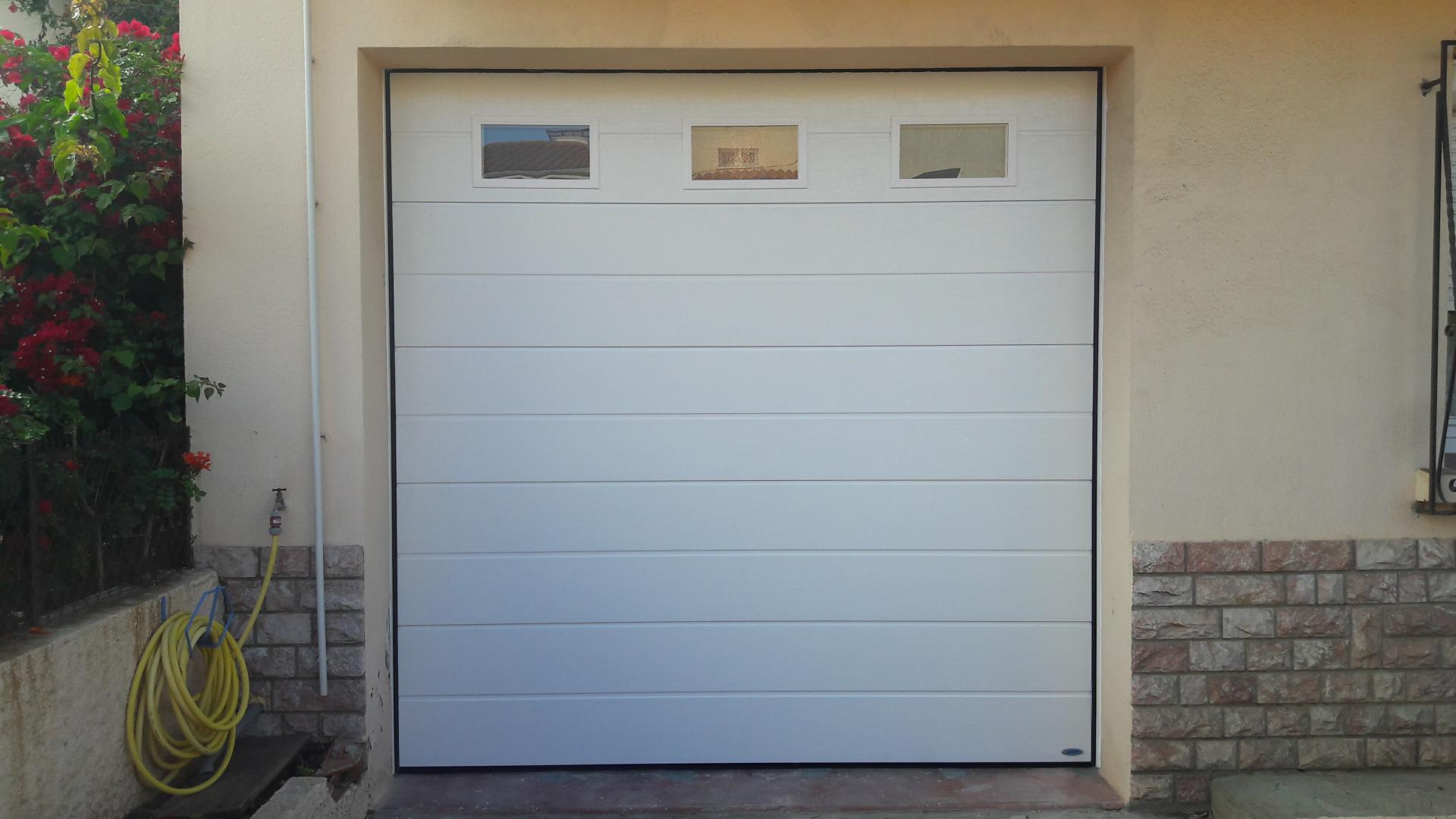 Porte de garage sectionnelle novoferm avec portillon
