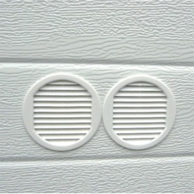 Porte de garage avec grille de ventilation