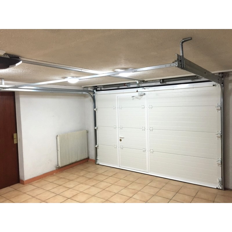 Porte de garage sectionnelle avec portillon gauche