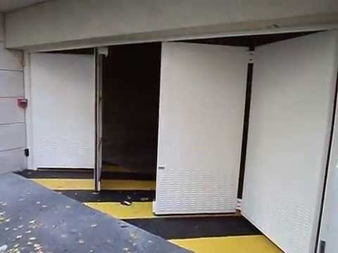 Porte de garage accordéon motorisée