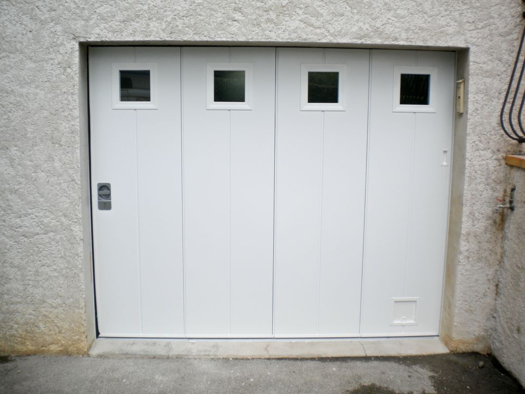 Porte de garage coulissante avec portillon lapeyre