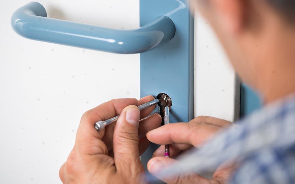 Comment ouvrir une porte de garage sans clef