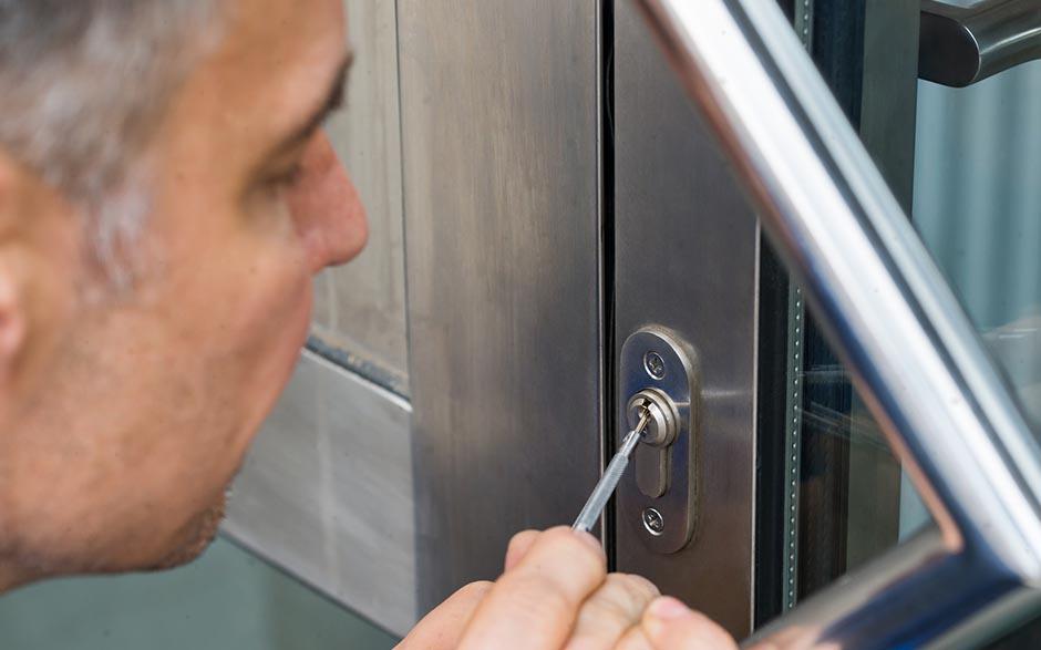Porte de garage basculante difficile à ouvrir