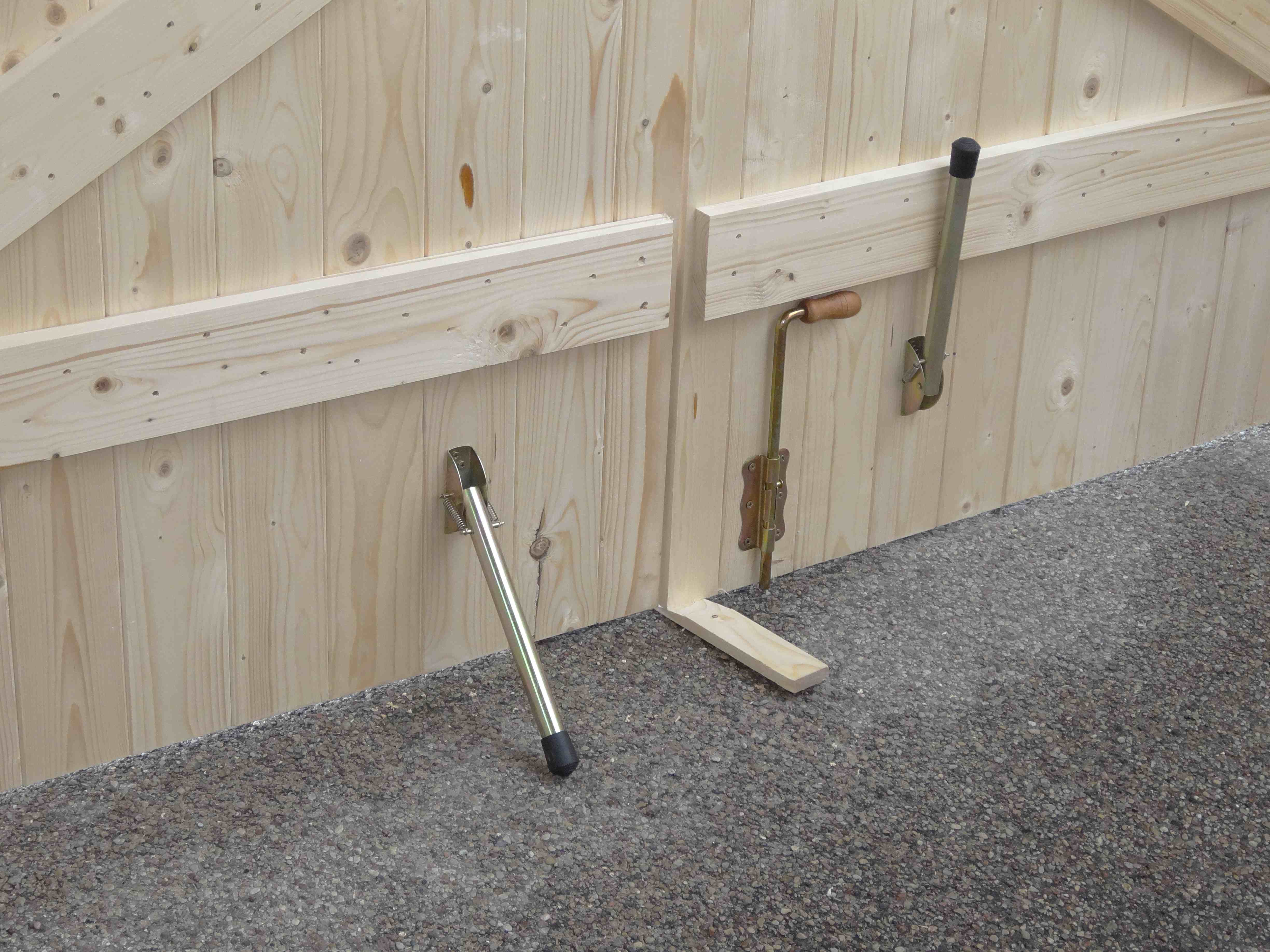 Pose porte de garage en bois