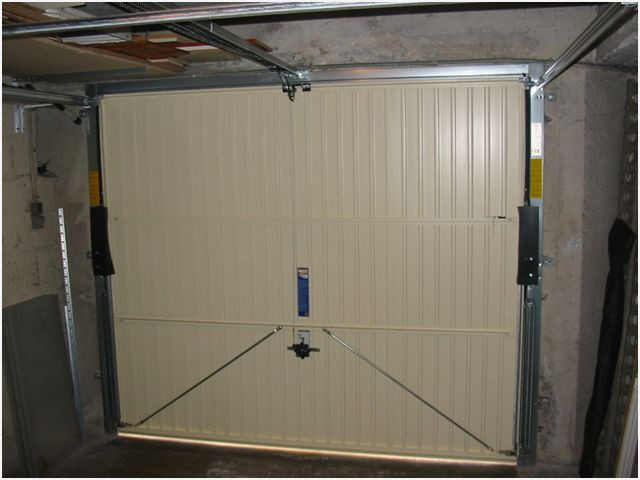 Isoler porte de garage coulissante